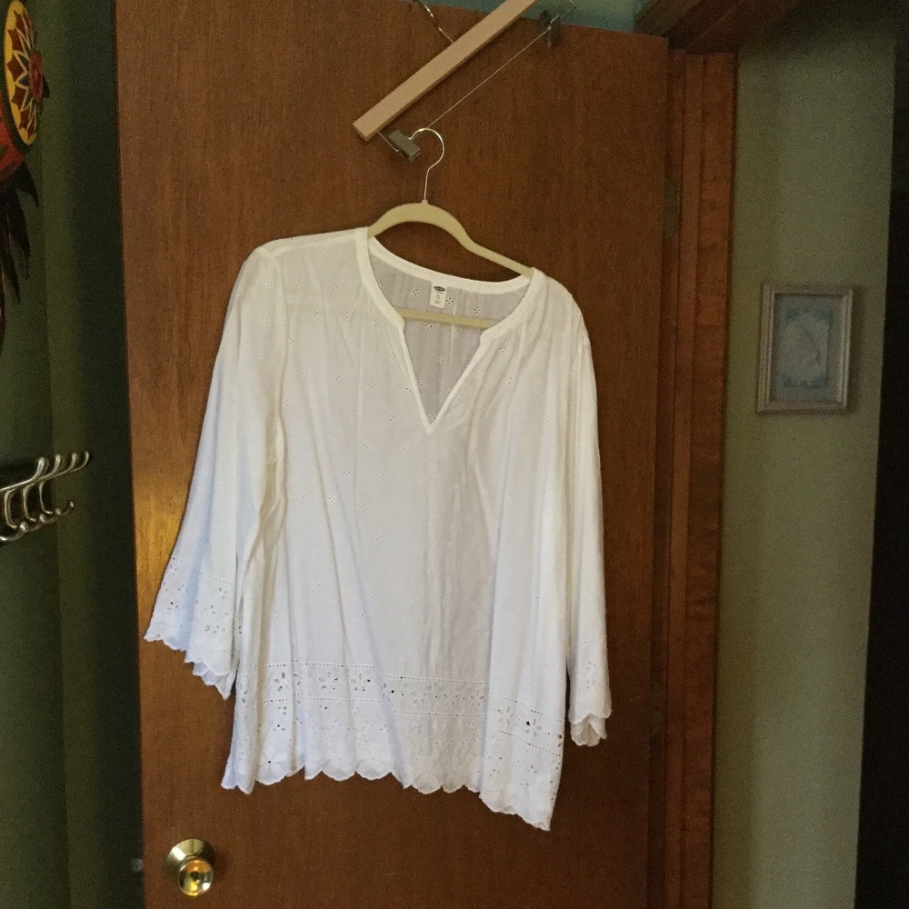 Old Navy White Eyelet top